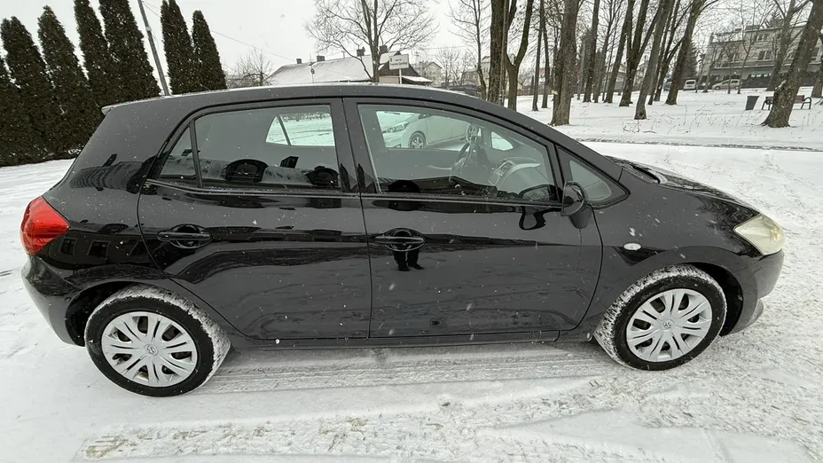 TOYOTA Auris -