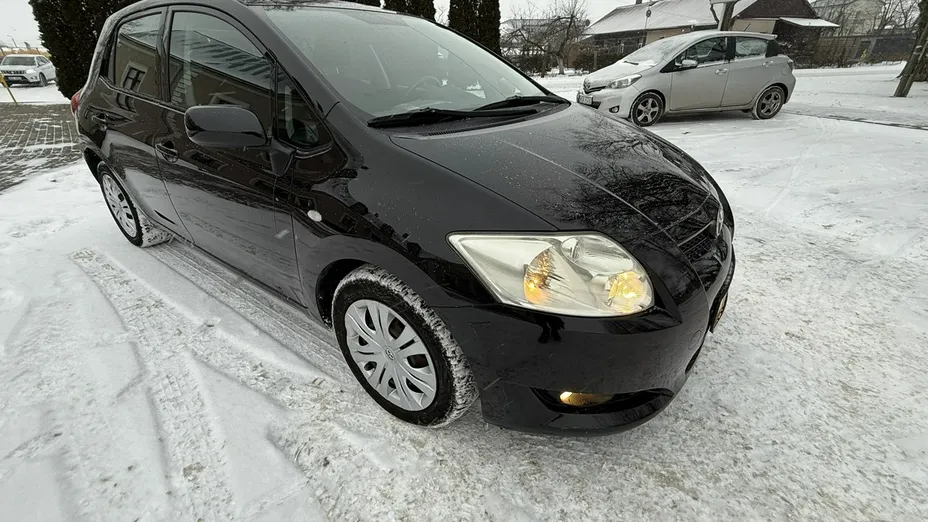 TOYOTA Auris -
