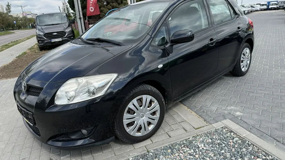 TOYOTA Auris -