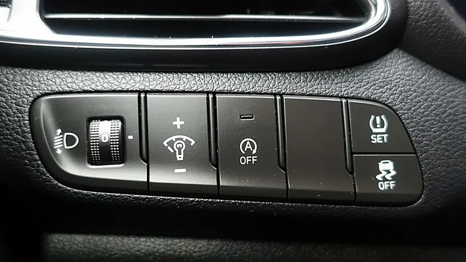 HYUNDAI i30 -