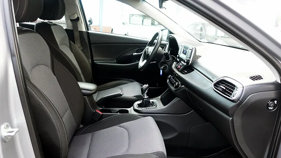 HYUNDAI i30 -