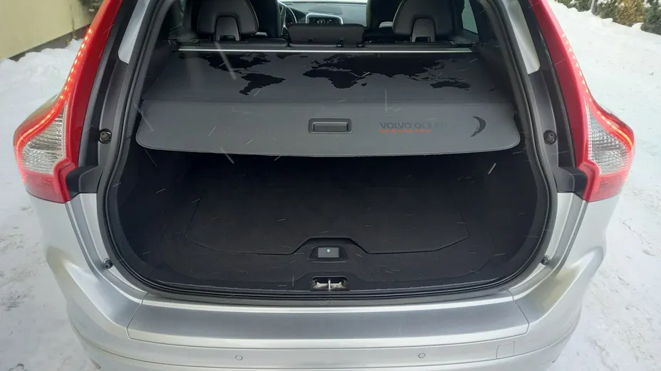 VOLVO XC60 -