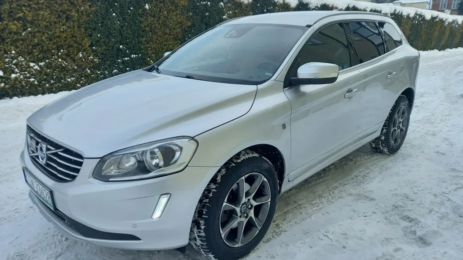 VOLVO XC60 -