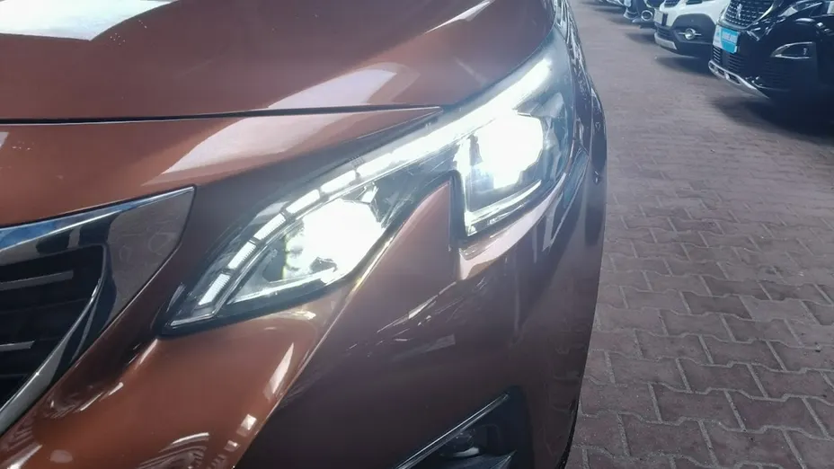 PEUGEOT 3008 -