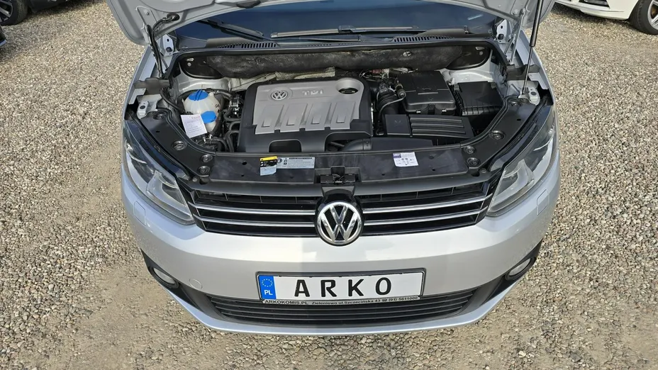 VOLKSWAGEN Touran -
