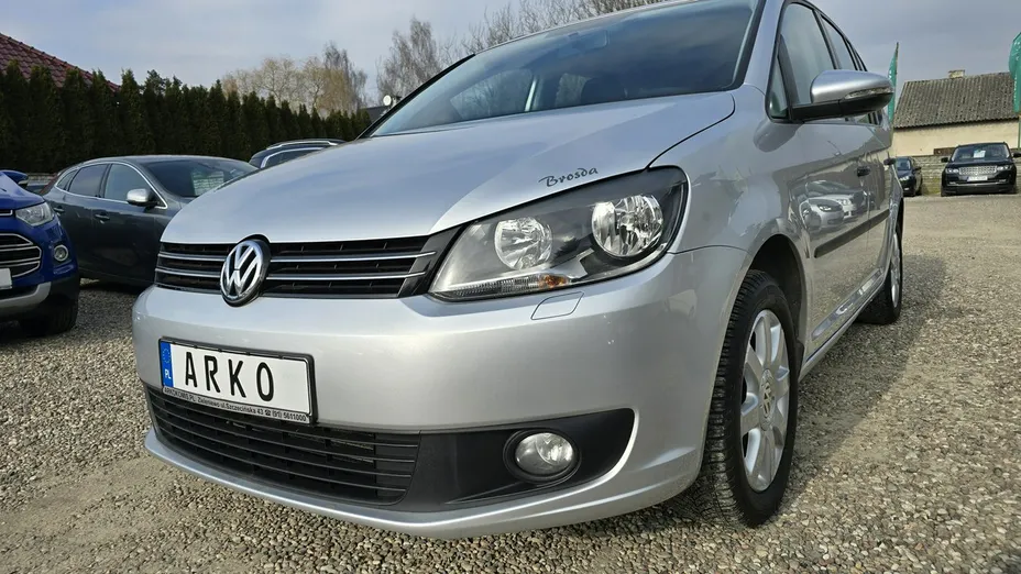 VOLKSWAGEN Touran -