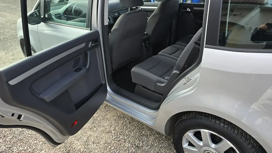 VOLKSWAGEN Touran -