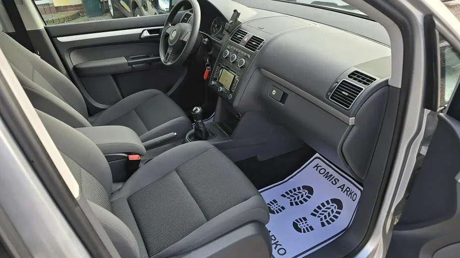 VOLKSWAGEN Touran -