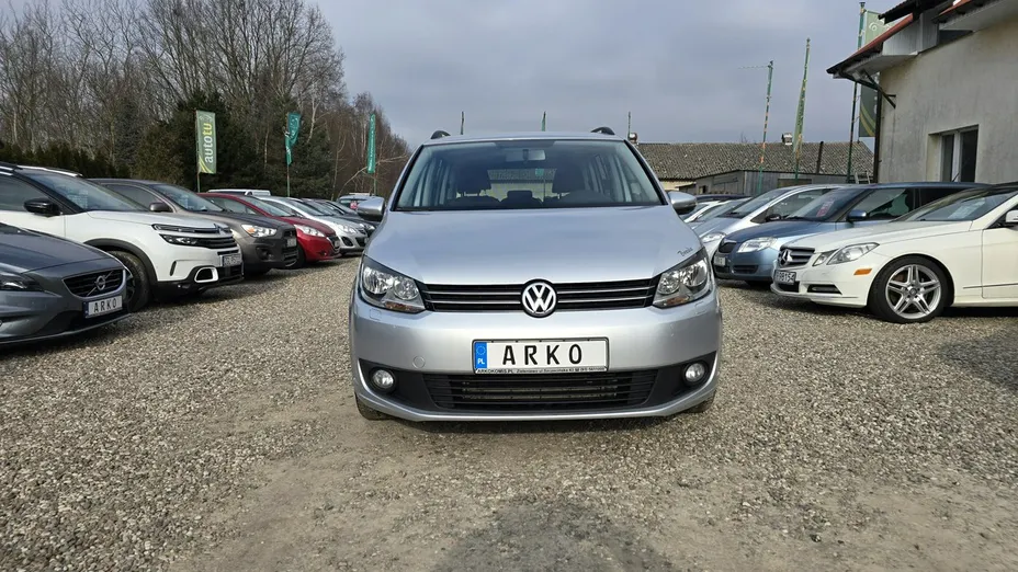 VOLKSWAGEN Touran -