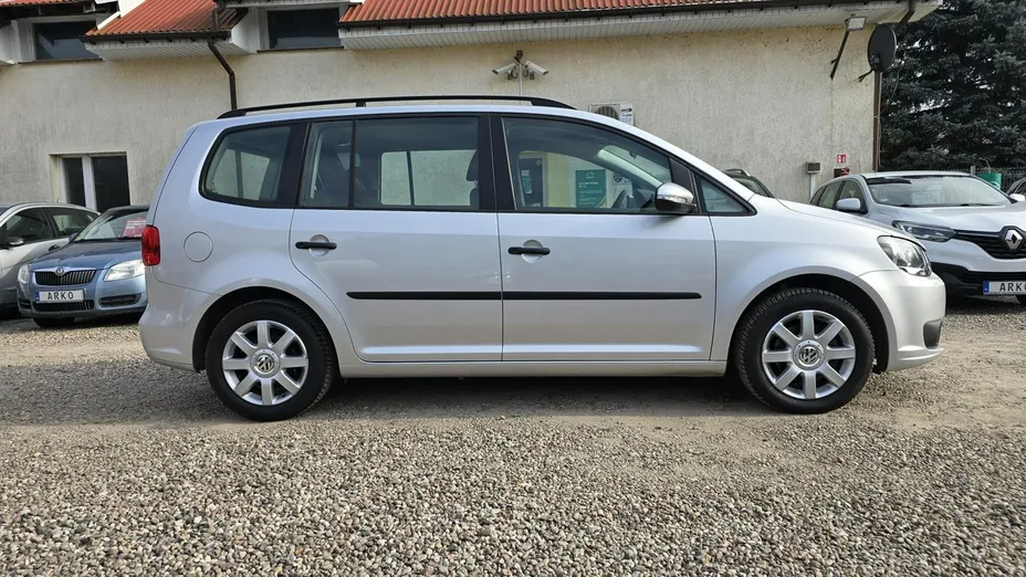 VOLKSWAGEN Touran -