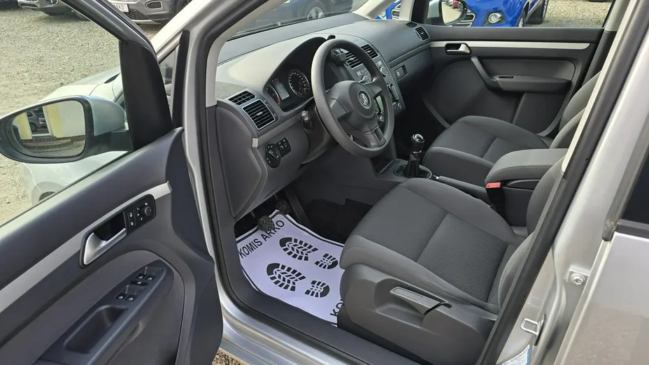 VOLKSWAGEN Touran -
