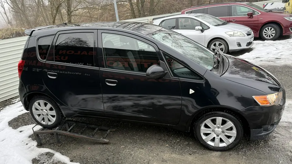 MITSUBISHI Colt -