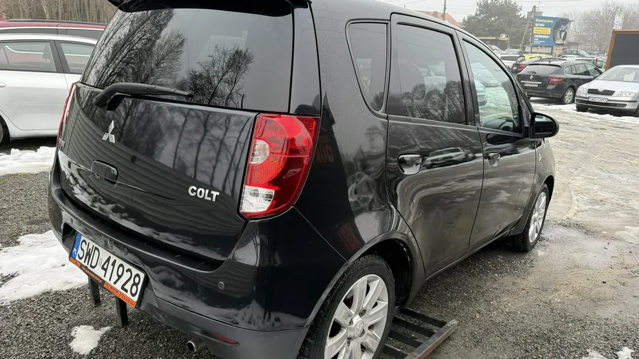 MITSUBISHI Colt -