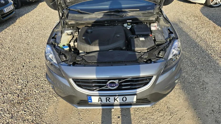 VOLVO V40 -
