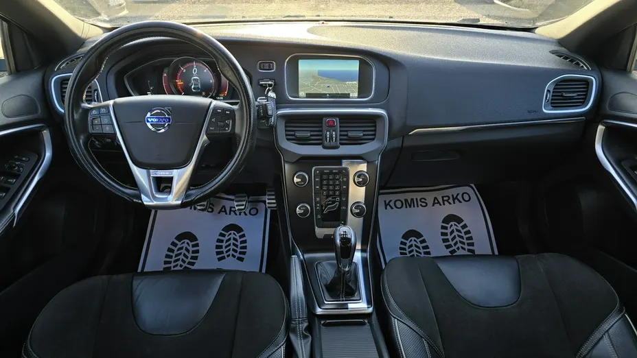 VOLVO V40 -