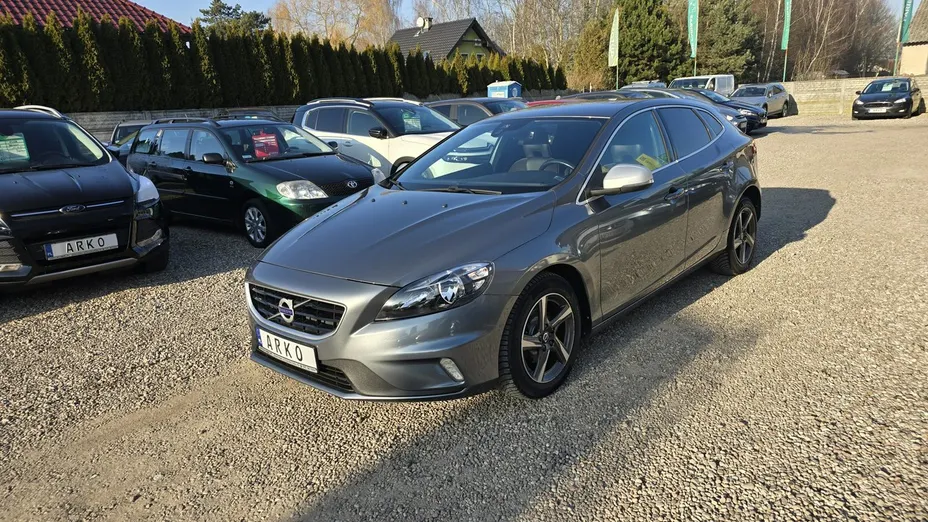 VOLVO V40 -