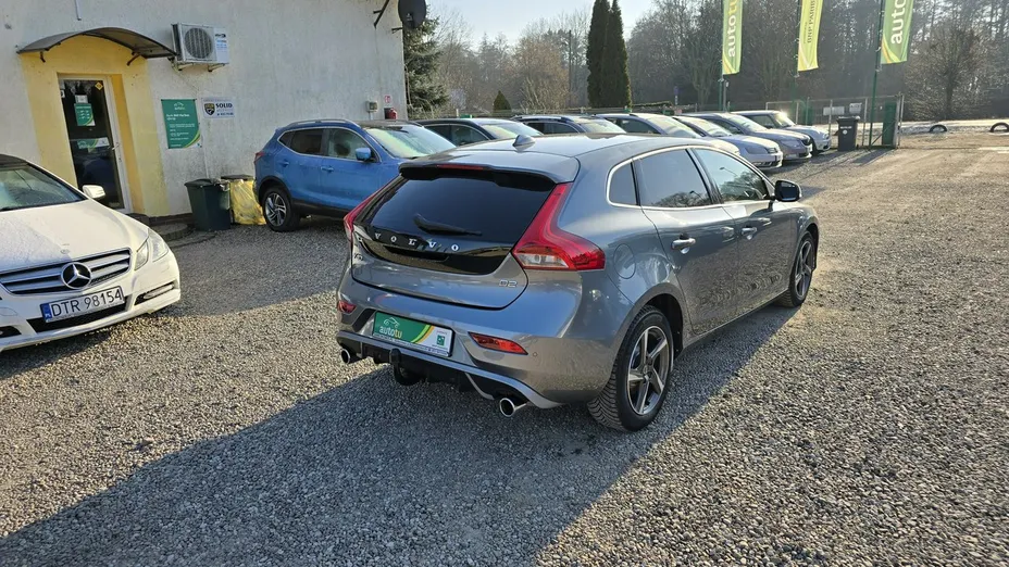 VOLVO V40 -