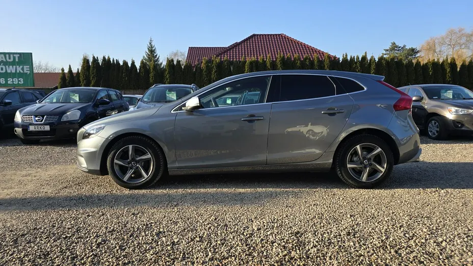 VOLVO V40 -