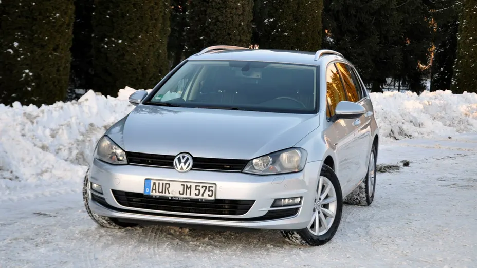 VOLKSWAGEN Golf -
