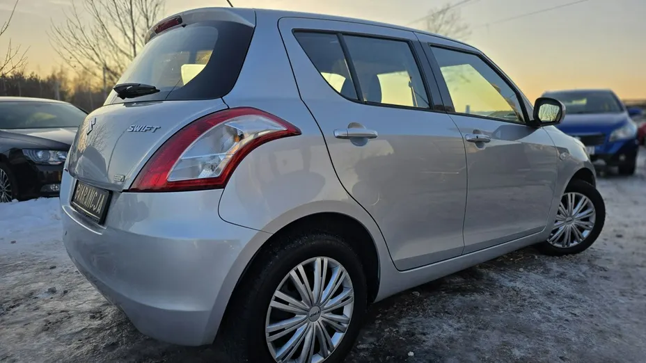 SUZUKI Swift -