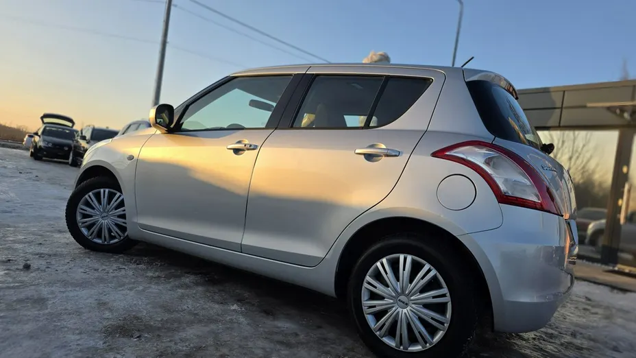 SUZUKI Swift -