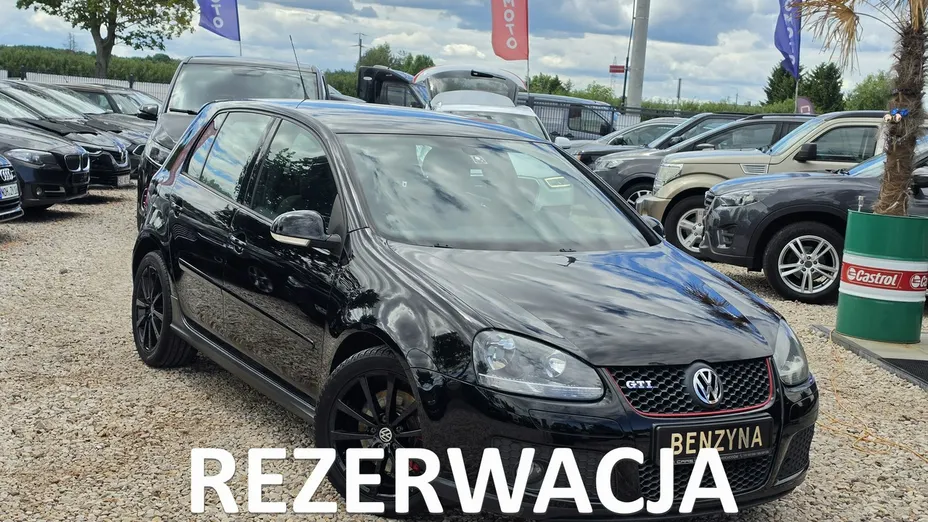 VOLKSWAGEN Golf -