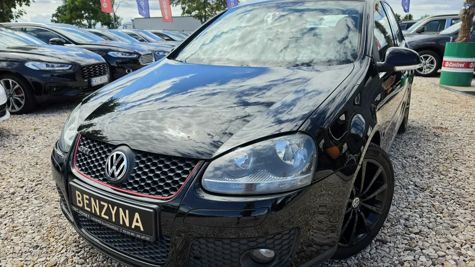 VOLKSWAGEN Golf -