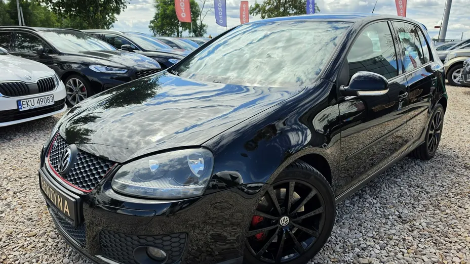 VOLKSWAGEN Golf -