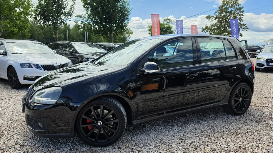 VOLKSWAGEN Golf -