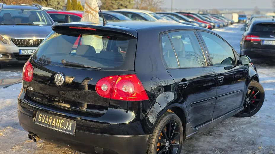 VOLKSWAGEN Golf -