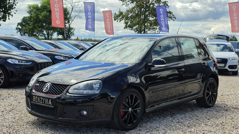 VOLKSWAGEN Golf -