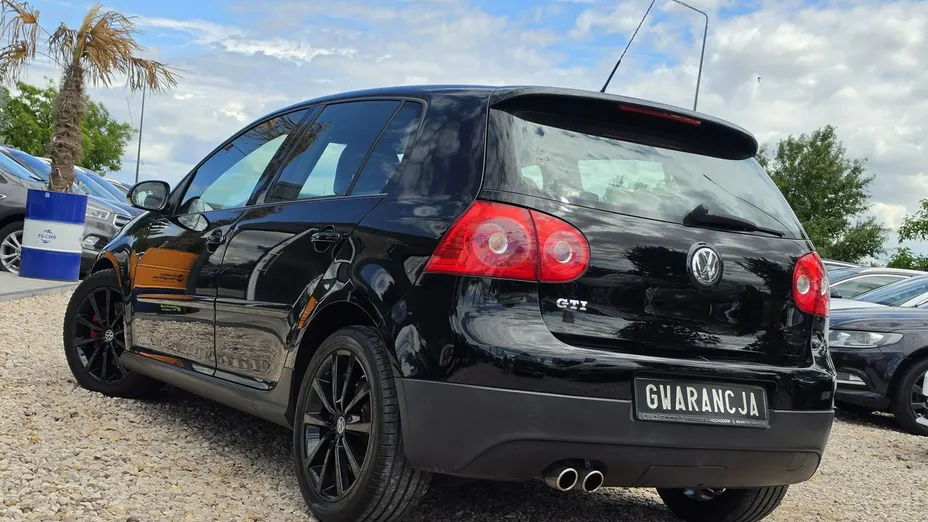 VOLKSWAGEN Golf -