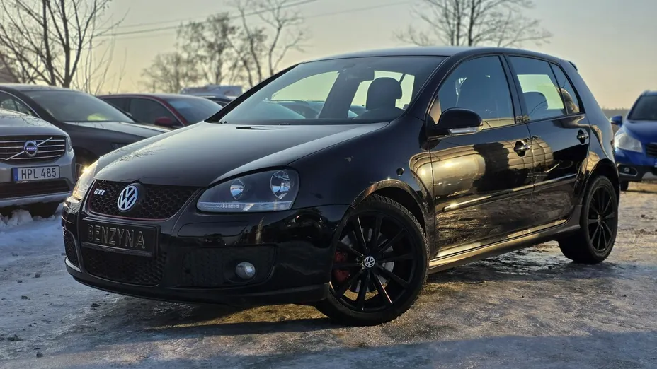 VOLKSWAGEN Golf -