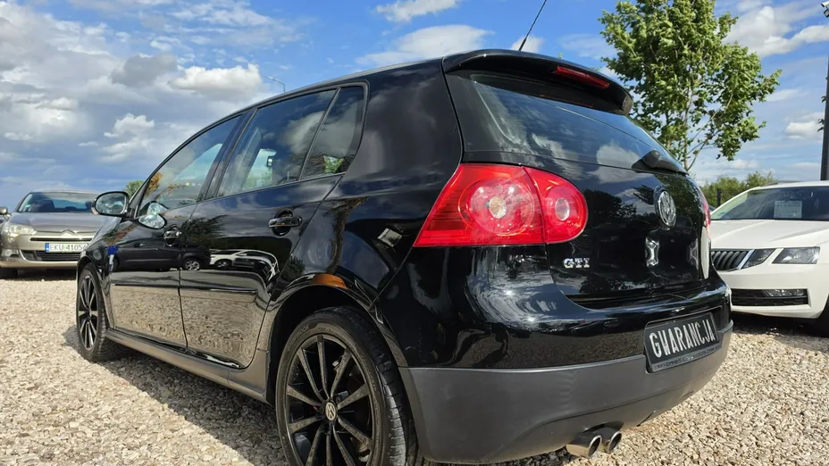 VOLKSWAGEN Golf -