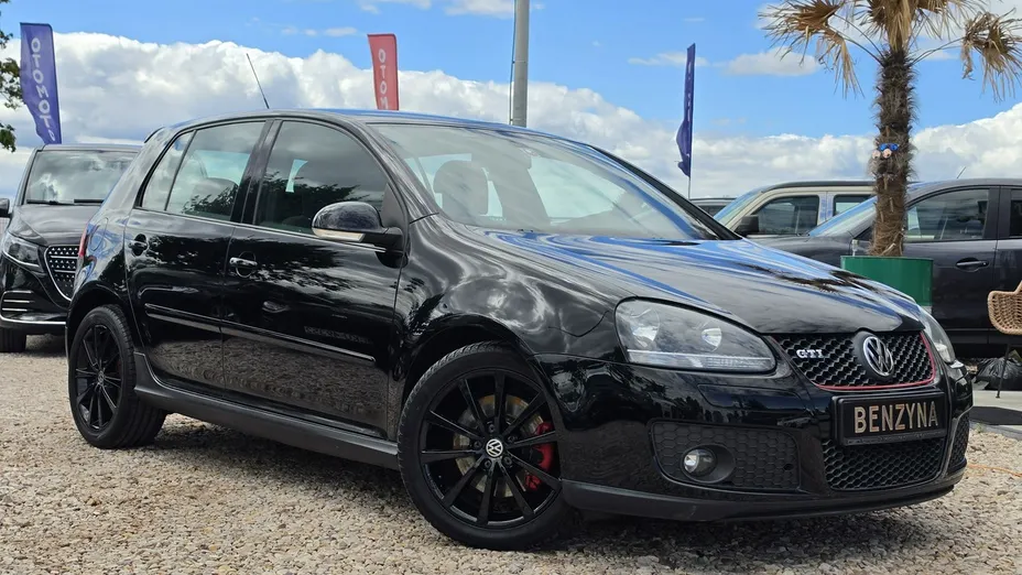 VOLKSWAGEN Golf -