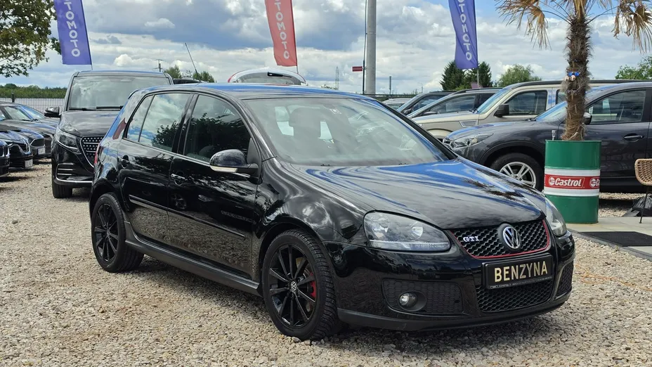 VOLKSWAGEN Golf -