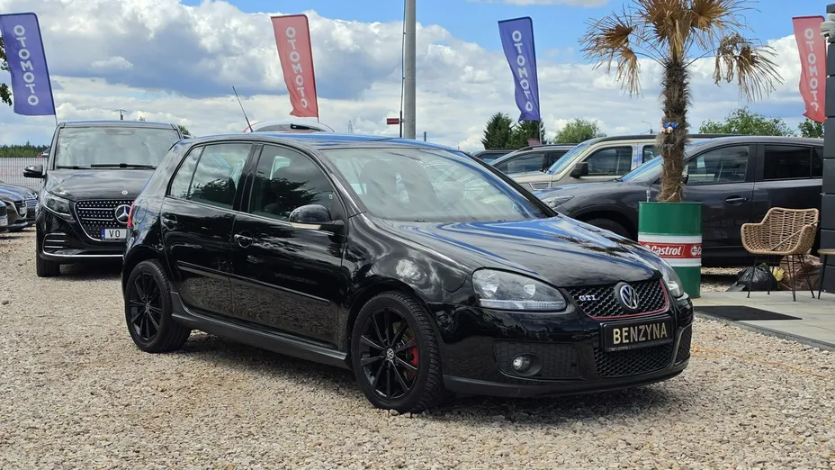 VOLKSWAGEN Golf -