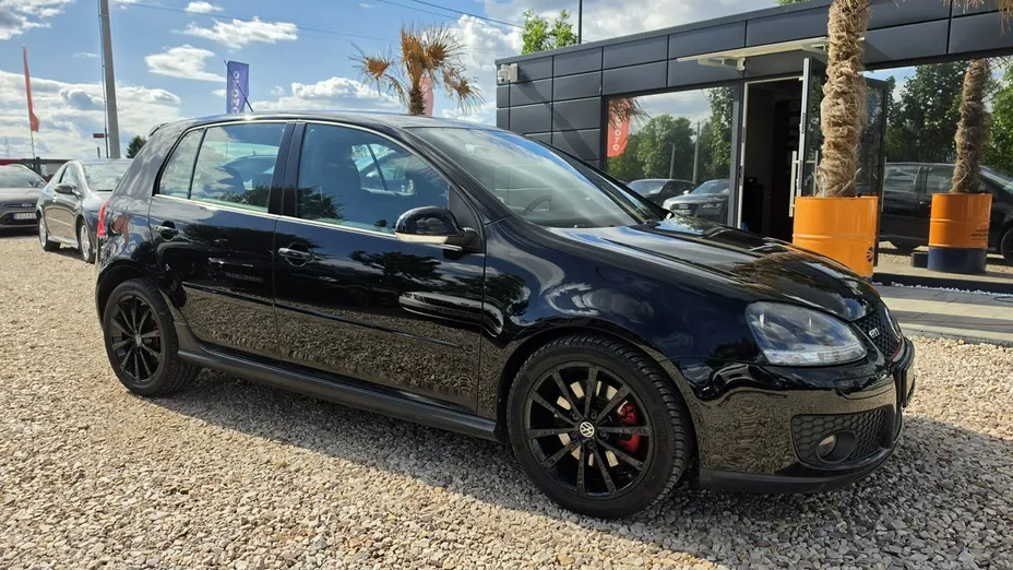 VOLKSWAGEN Golf -