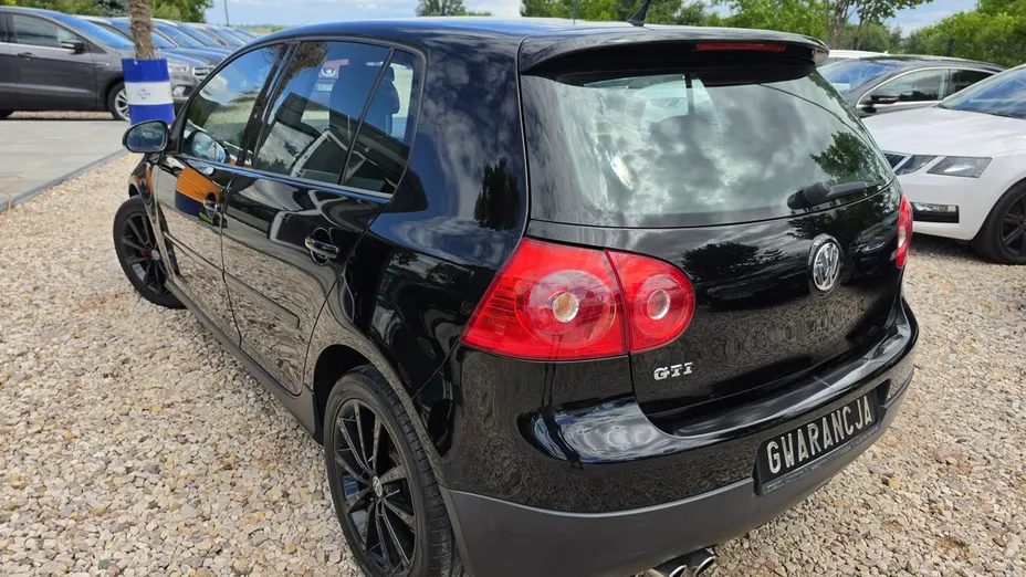 VOLKSWAGEN Golf -