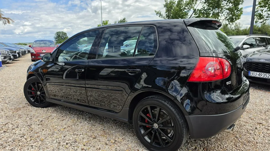 VOLKSWAGEN Golf -
