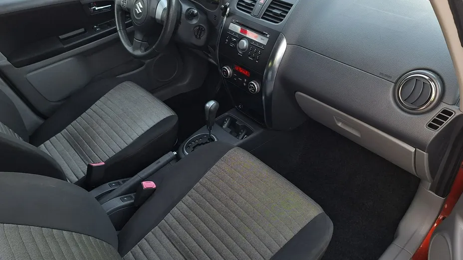SUZUKI SX4 -