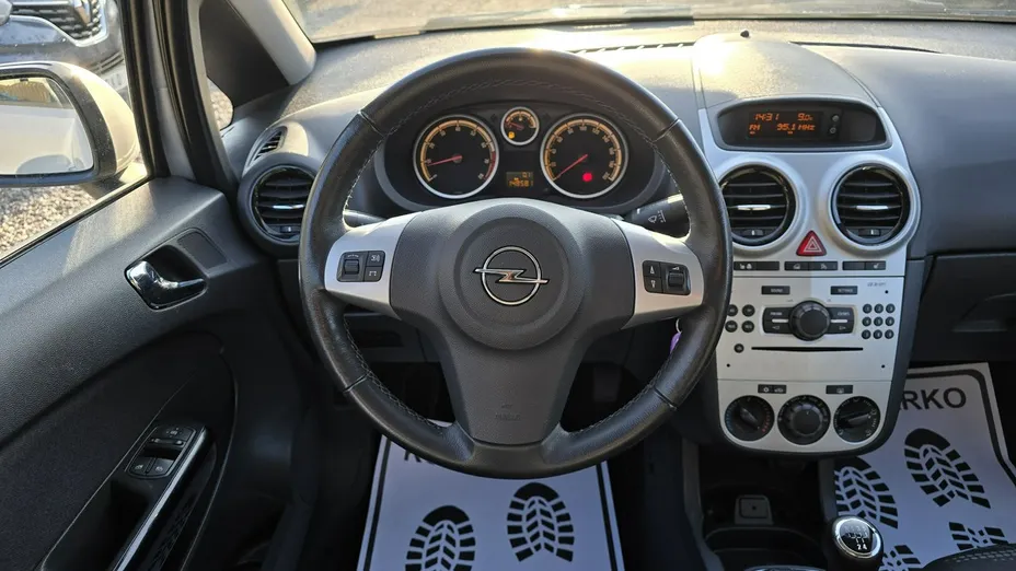 OPEL Corsa -