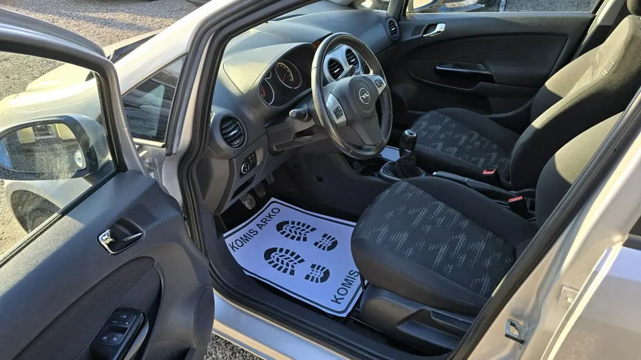 OPEL Corsa -