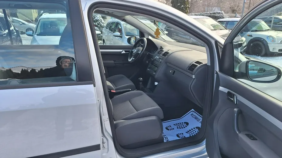 VOLKSWAGEN Touran -