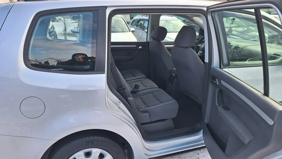 VOLKSWAGEN Touran -