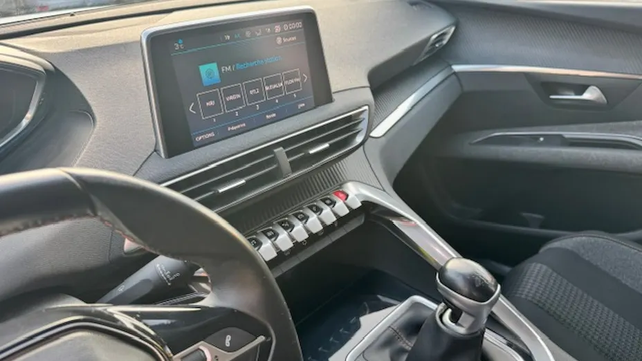 PEUGEOT 3008 -