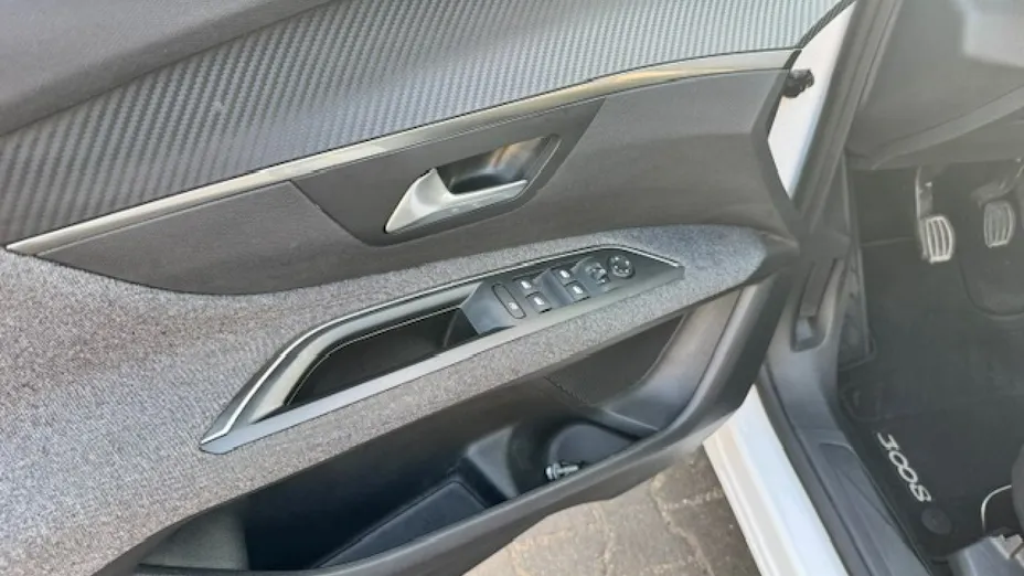 PEUGEOT 3008 -