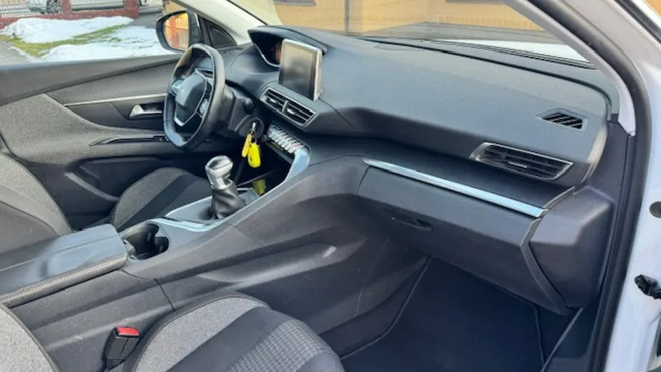 PEUGEOT 3008 -