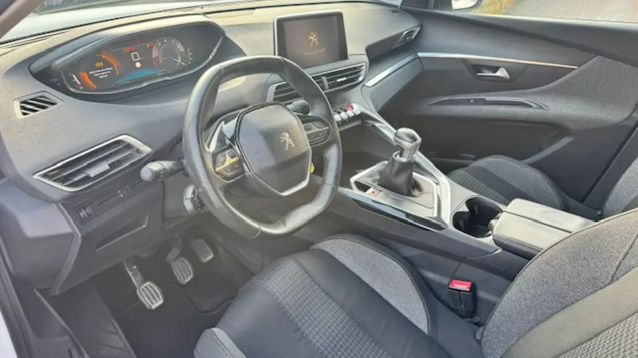 PEUGEOT 3008 -