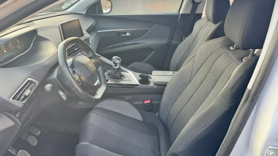 PEUGEOT 3008 -